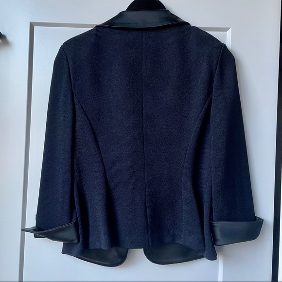 St. John High-Quality Knit Jacket